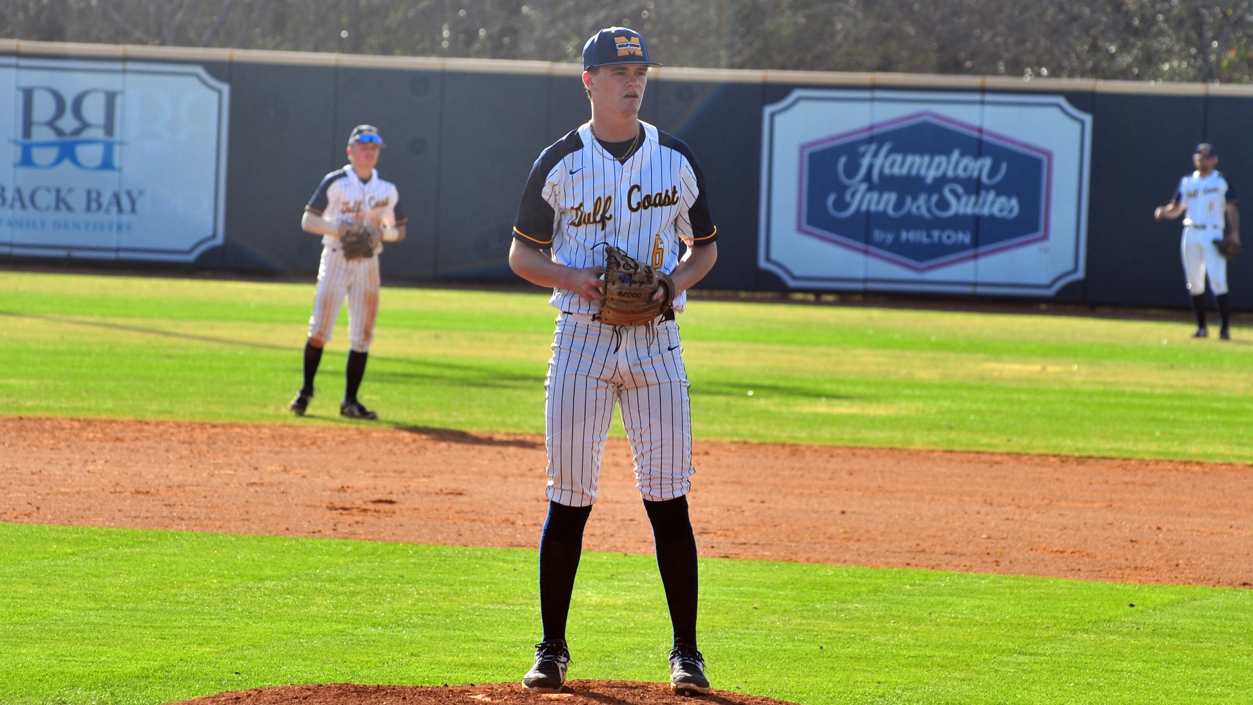 Reed notches 2nd straight shutout for split