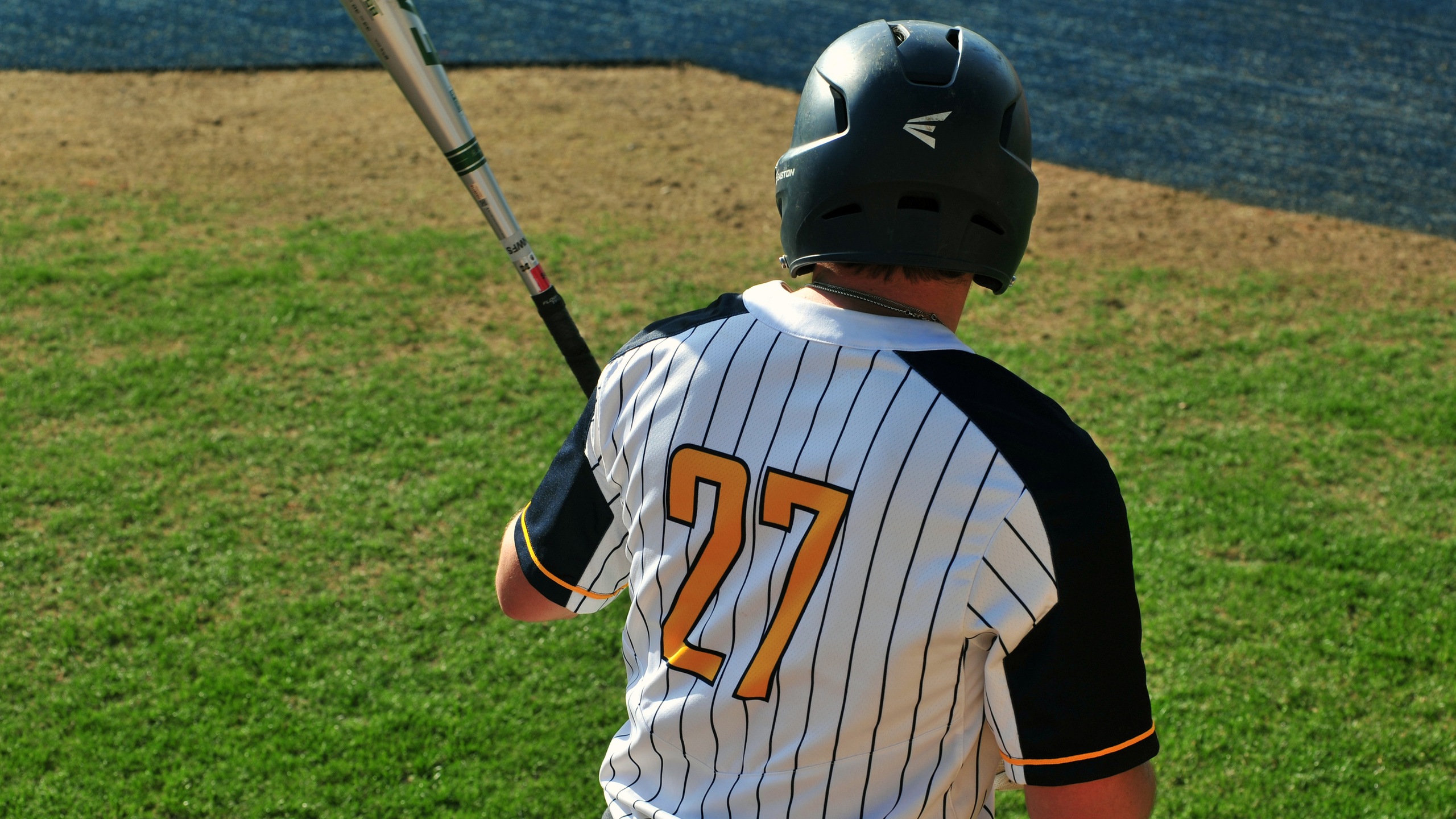Bulldogs split, stay tied for 6th
