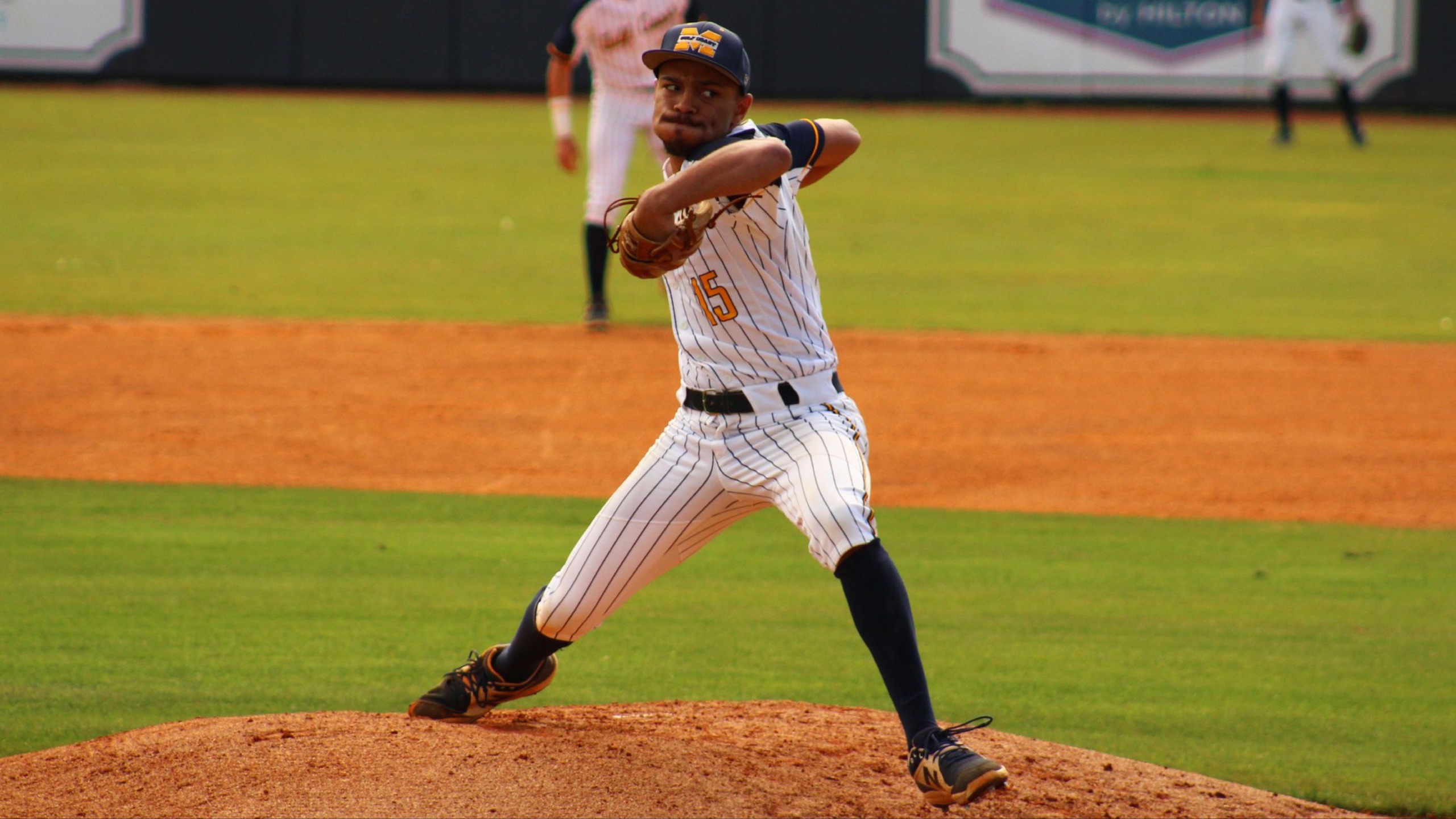 Bulldogs tied for 7th after another split