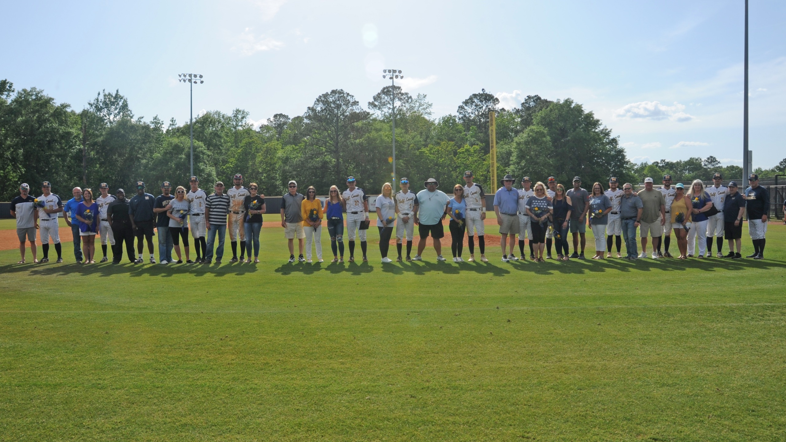 Bulldogs clinch playoffs with sweep