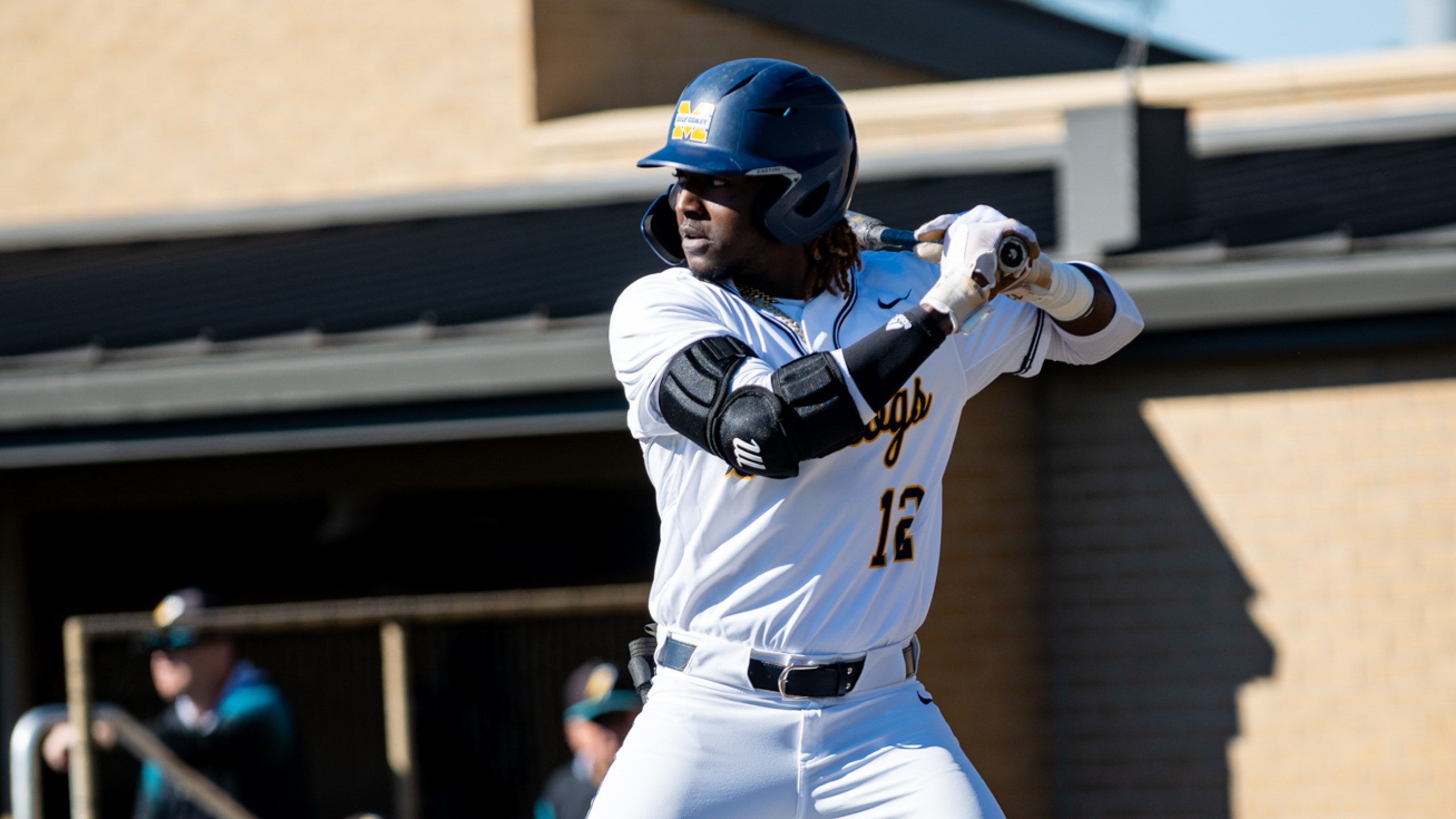 Bulldogs split MACCC opener