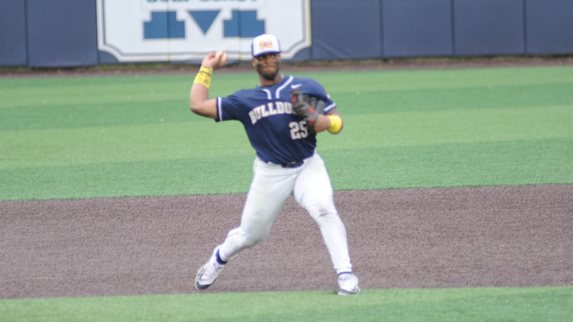 Bulldogs lose twice at No. 7 Jones