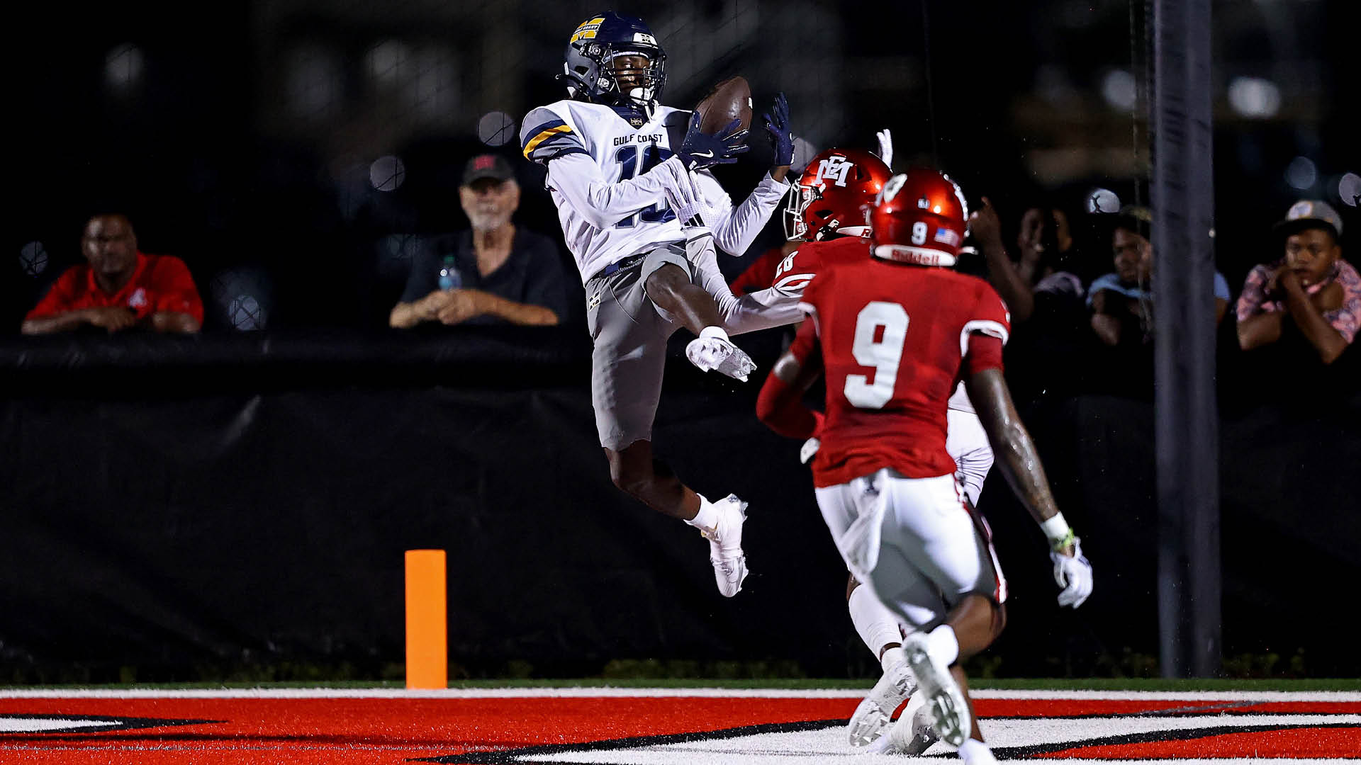 No. 11 Bulldogs score twice late to beat No. 2 EMCC