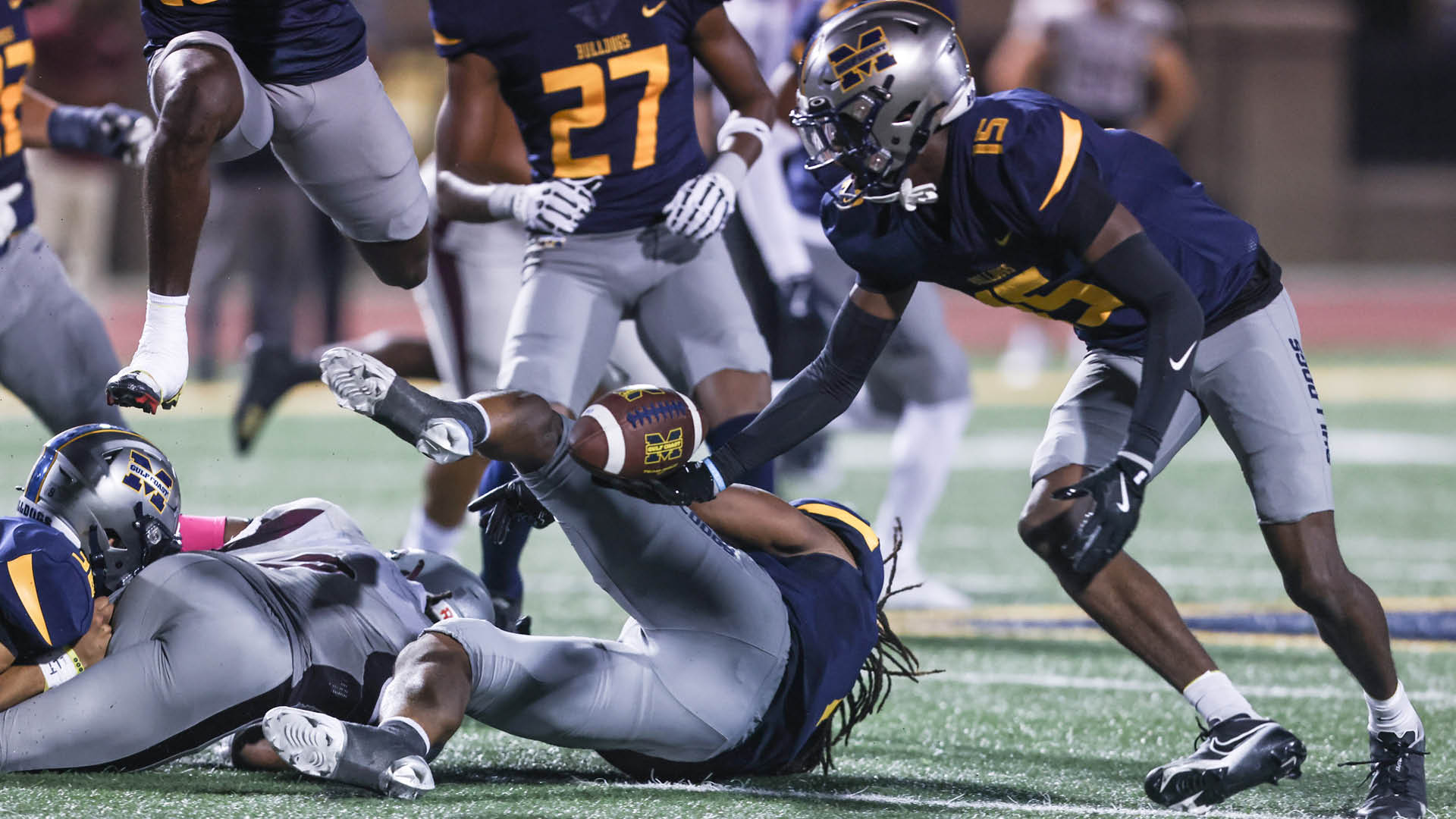 No. 5 Bulldogs cruise into playoffs with big win