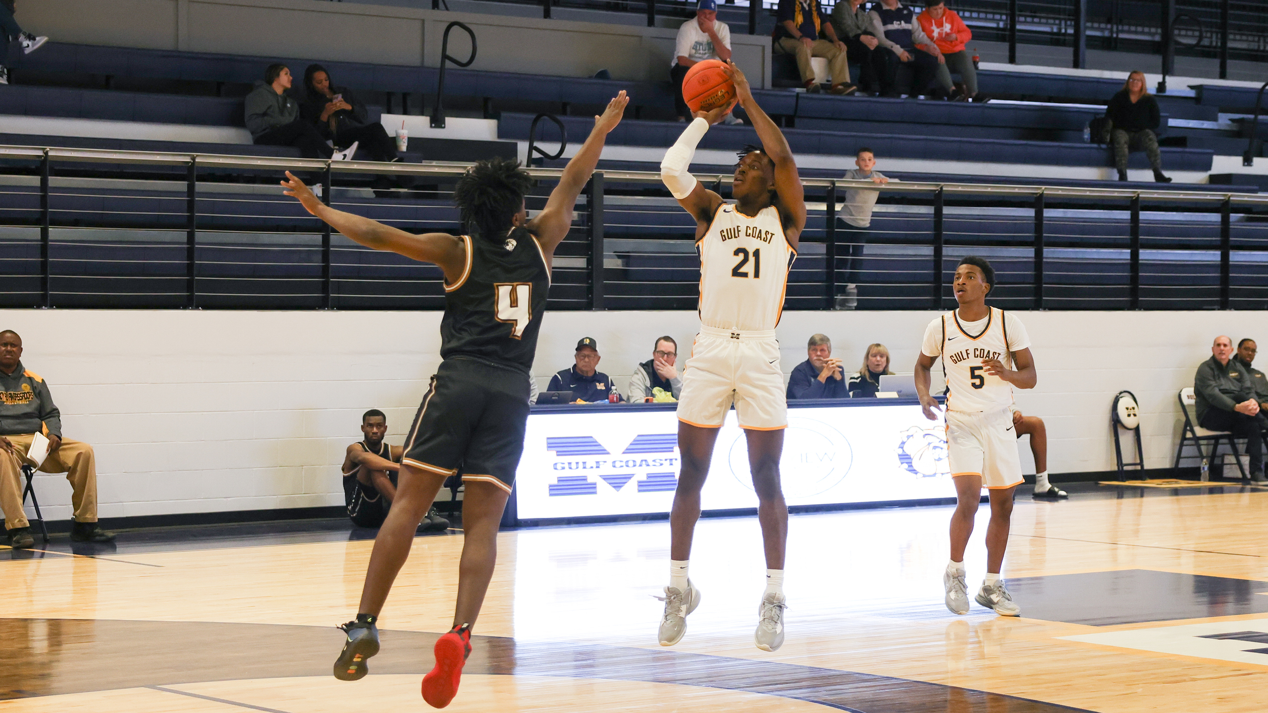 Bulldogs back on court at Holmes