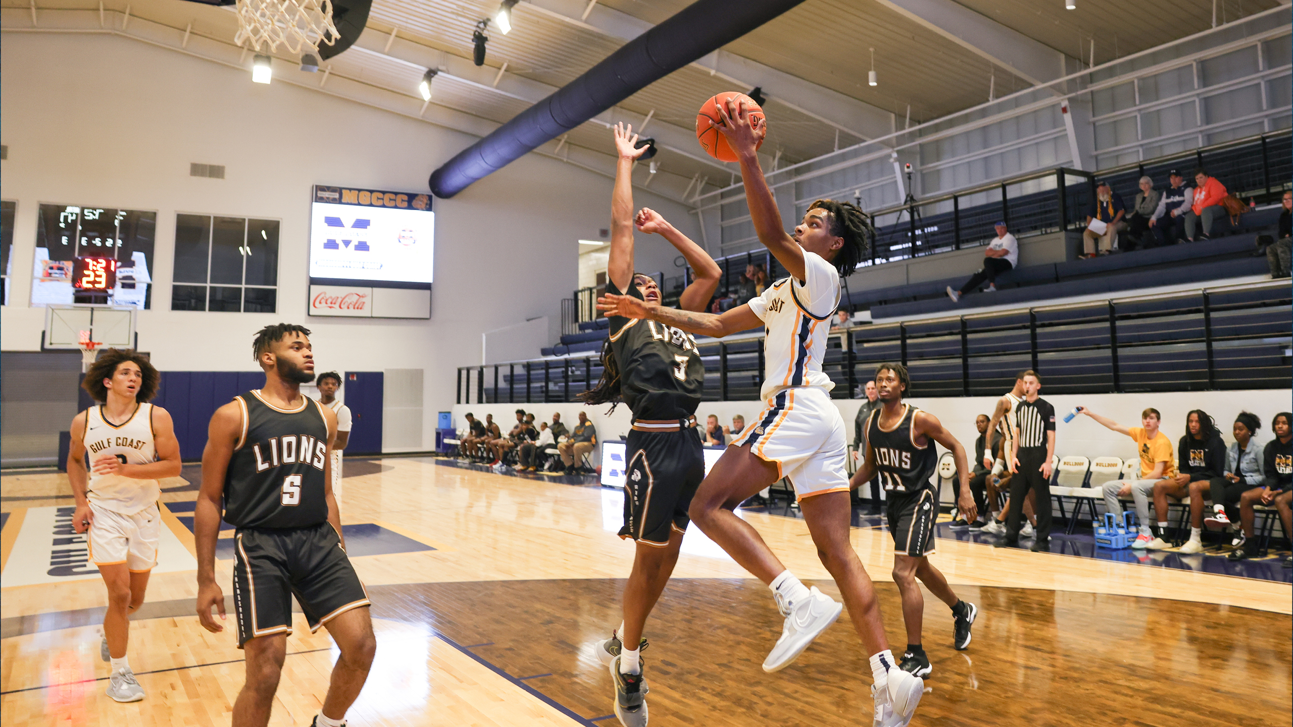Bulldogs grab important 1st road win with ease
