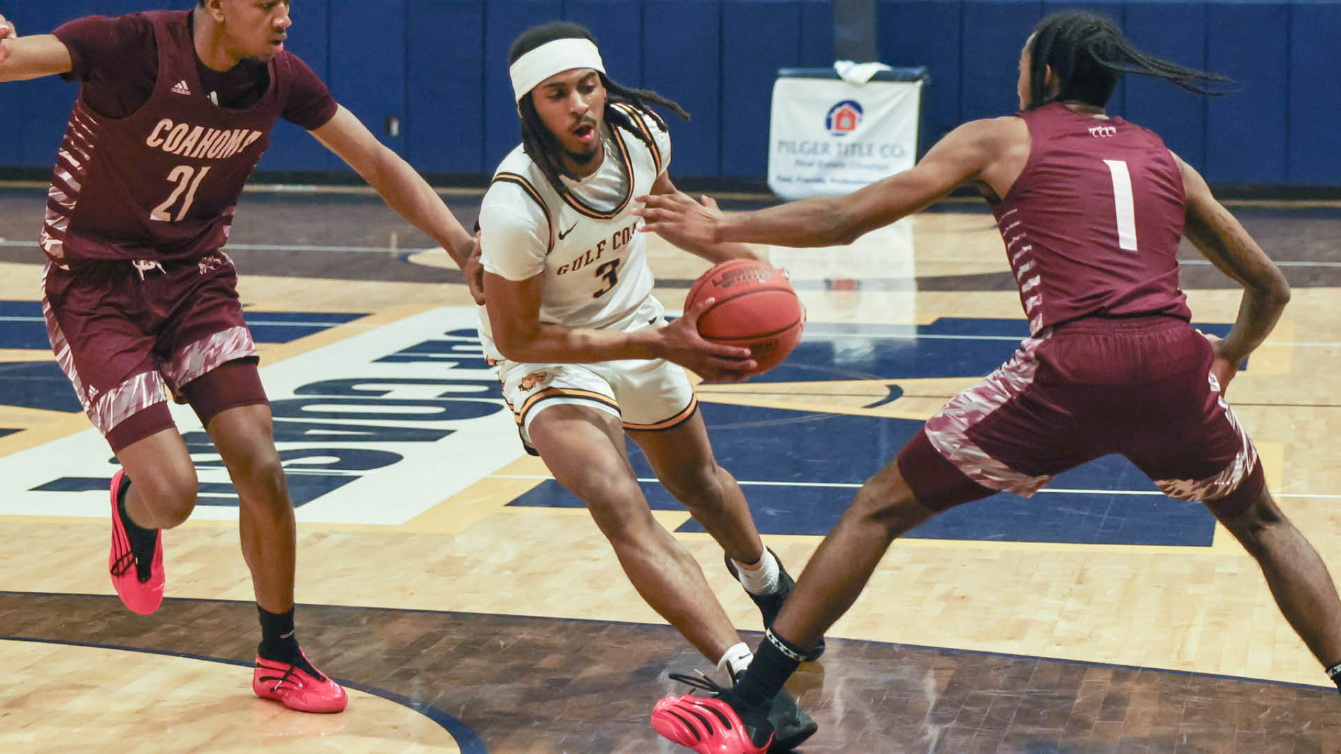 Dwight leads Bulldogs to thrilling win