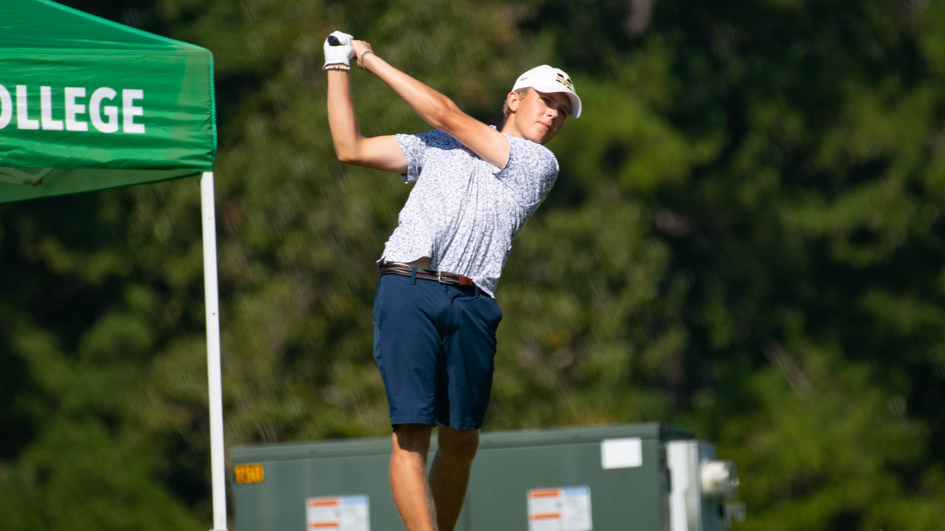 No. 1 Gulf Coast leads after 18