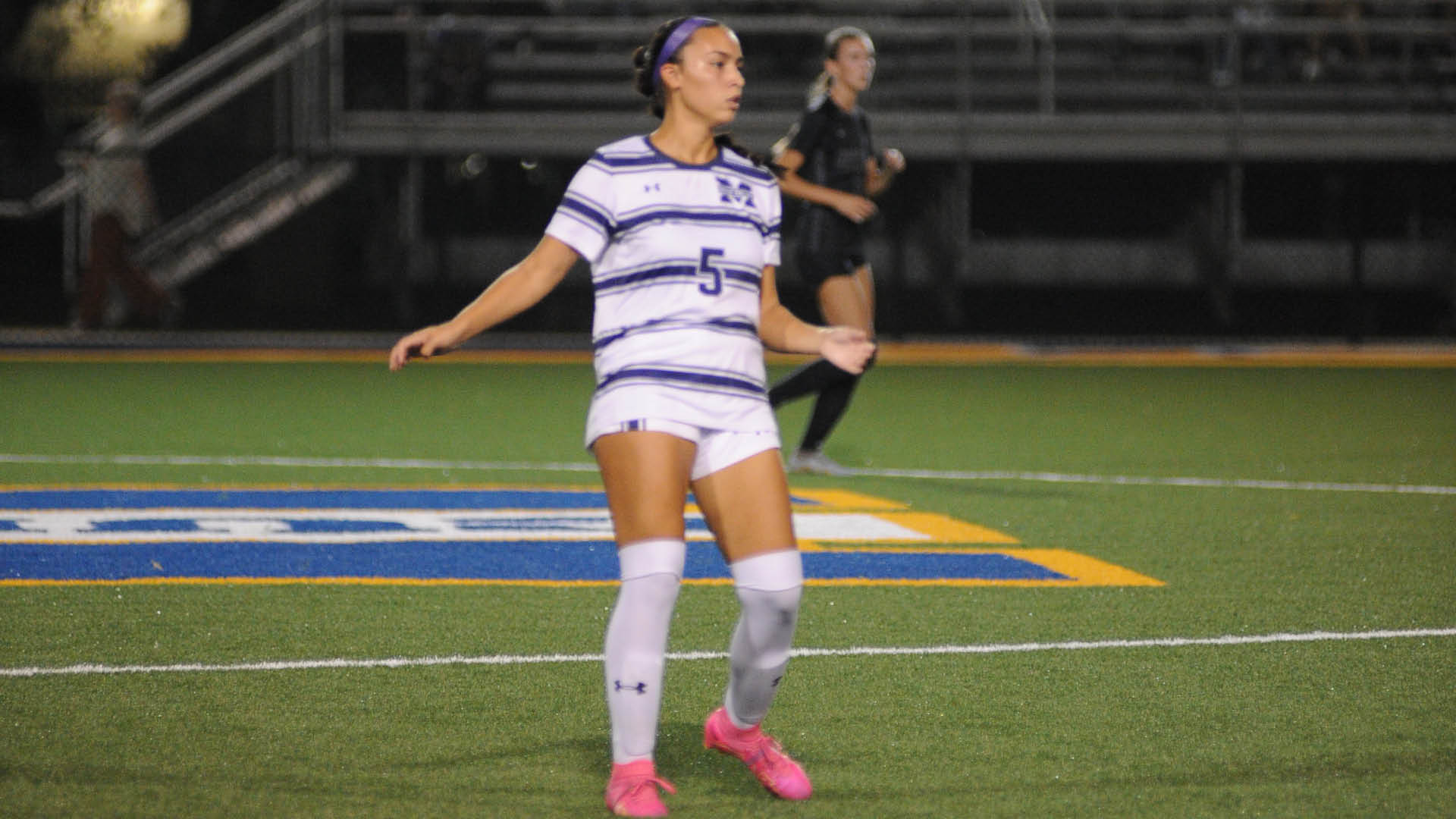 Bulldogs lose late to No. 4 Jones
