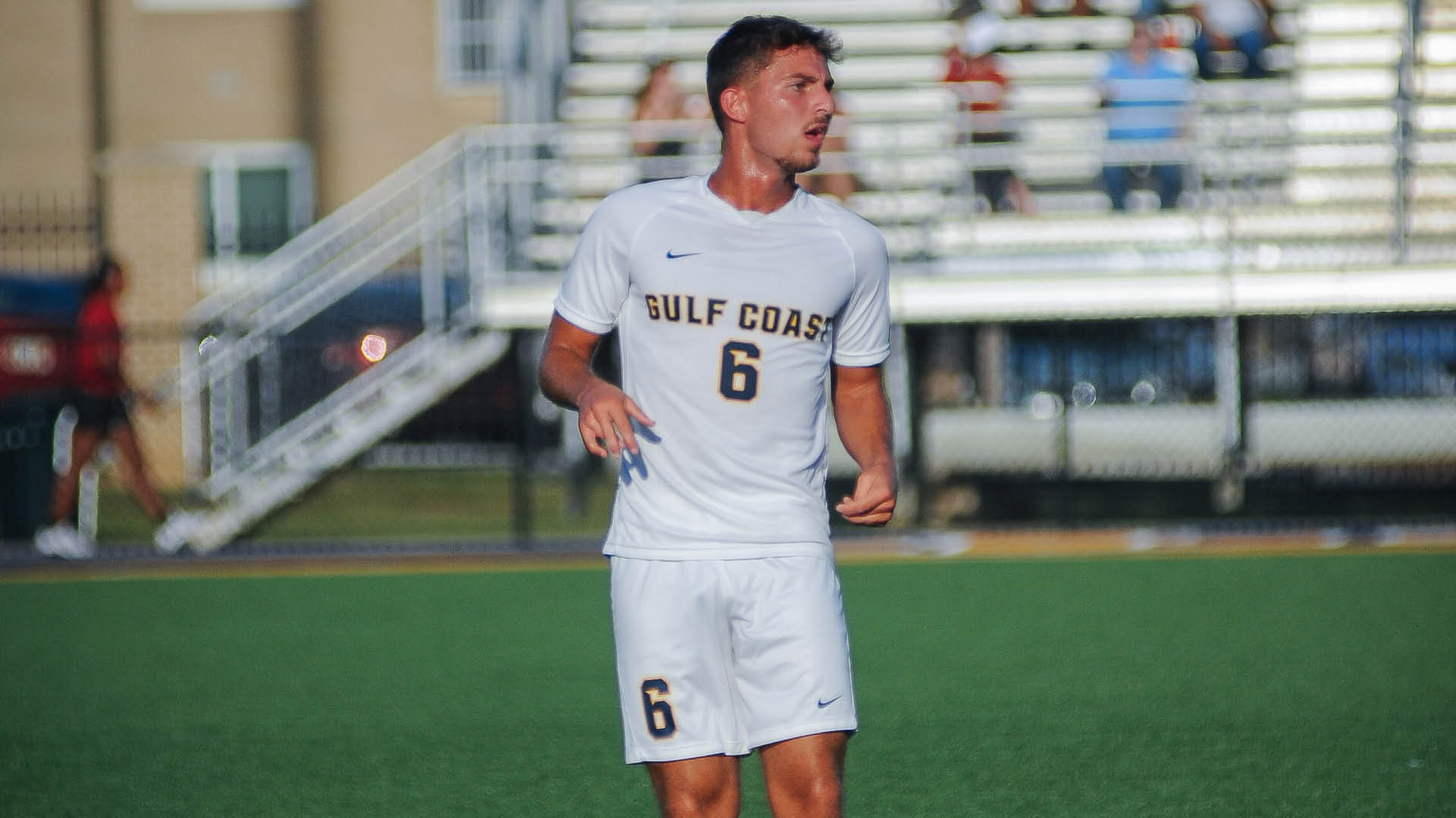 Mizrachi magic moves No. 16 Bulldogs within 1 win of title