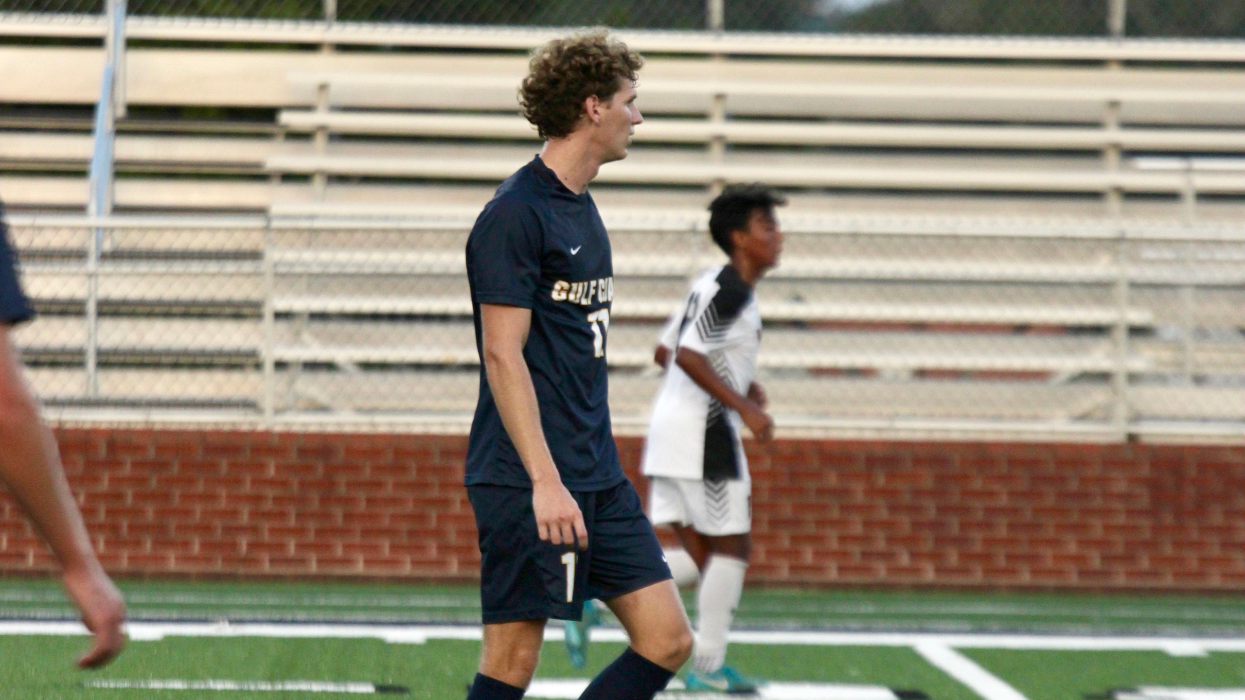 No. 14 Bulldogs roll past Eagles