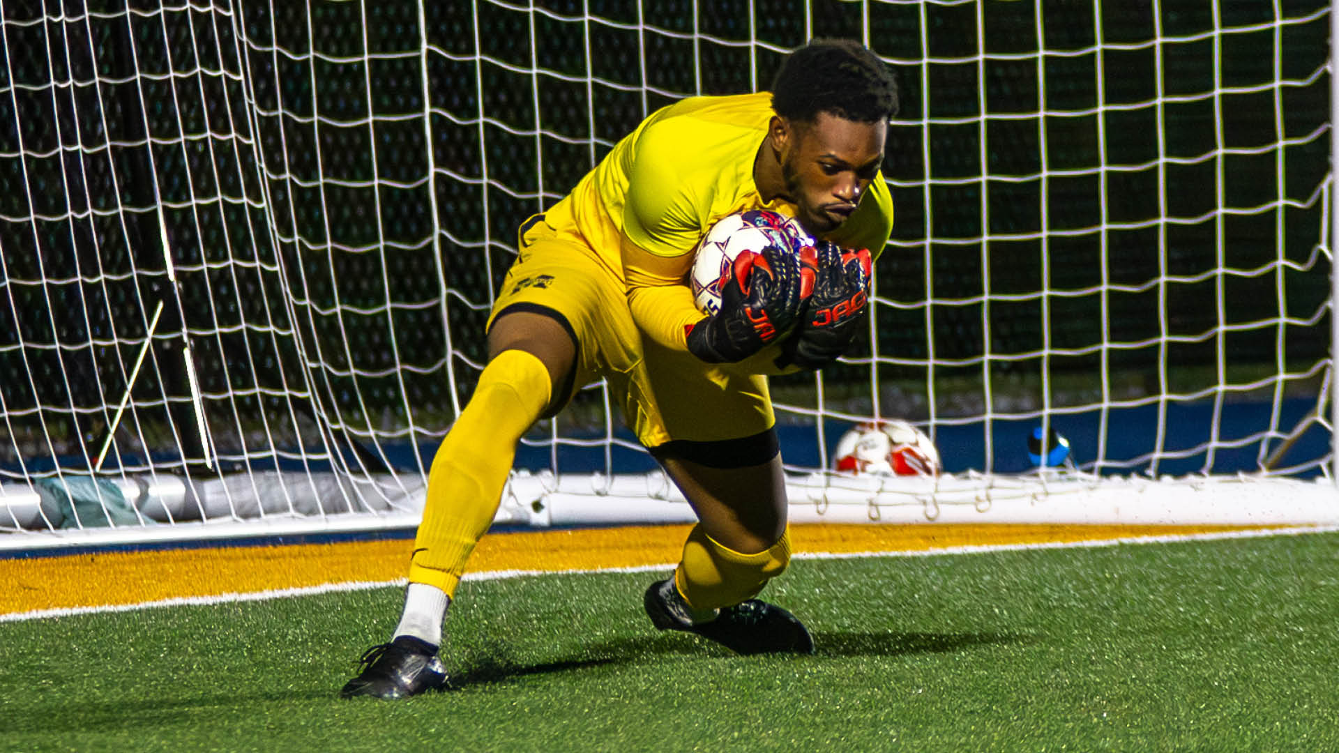 Bulldogs strike late, earn home postseason game