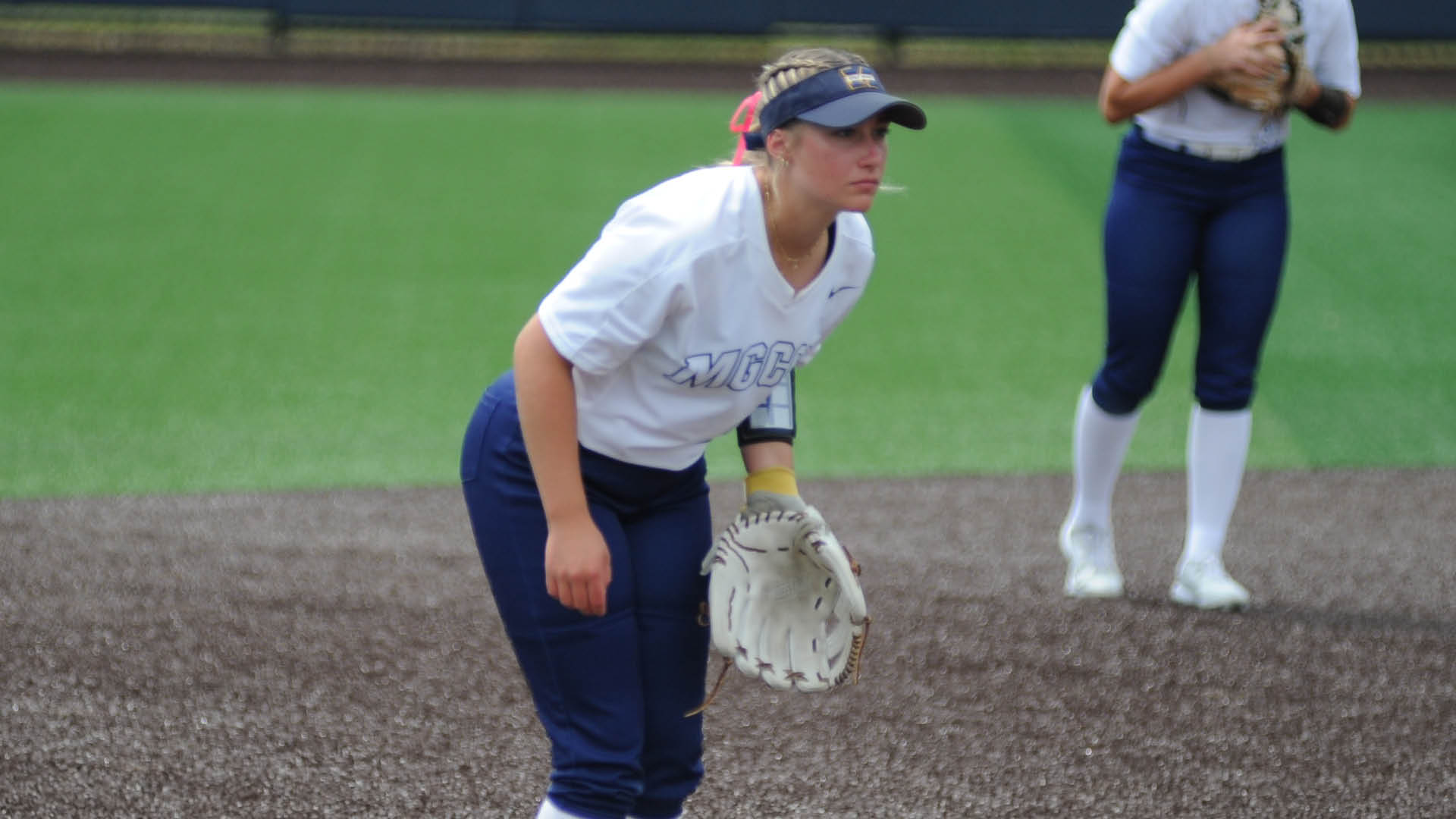 Bulldogs split regular-season home finale