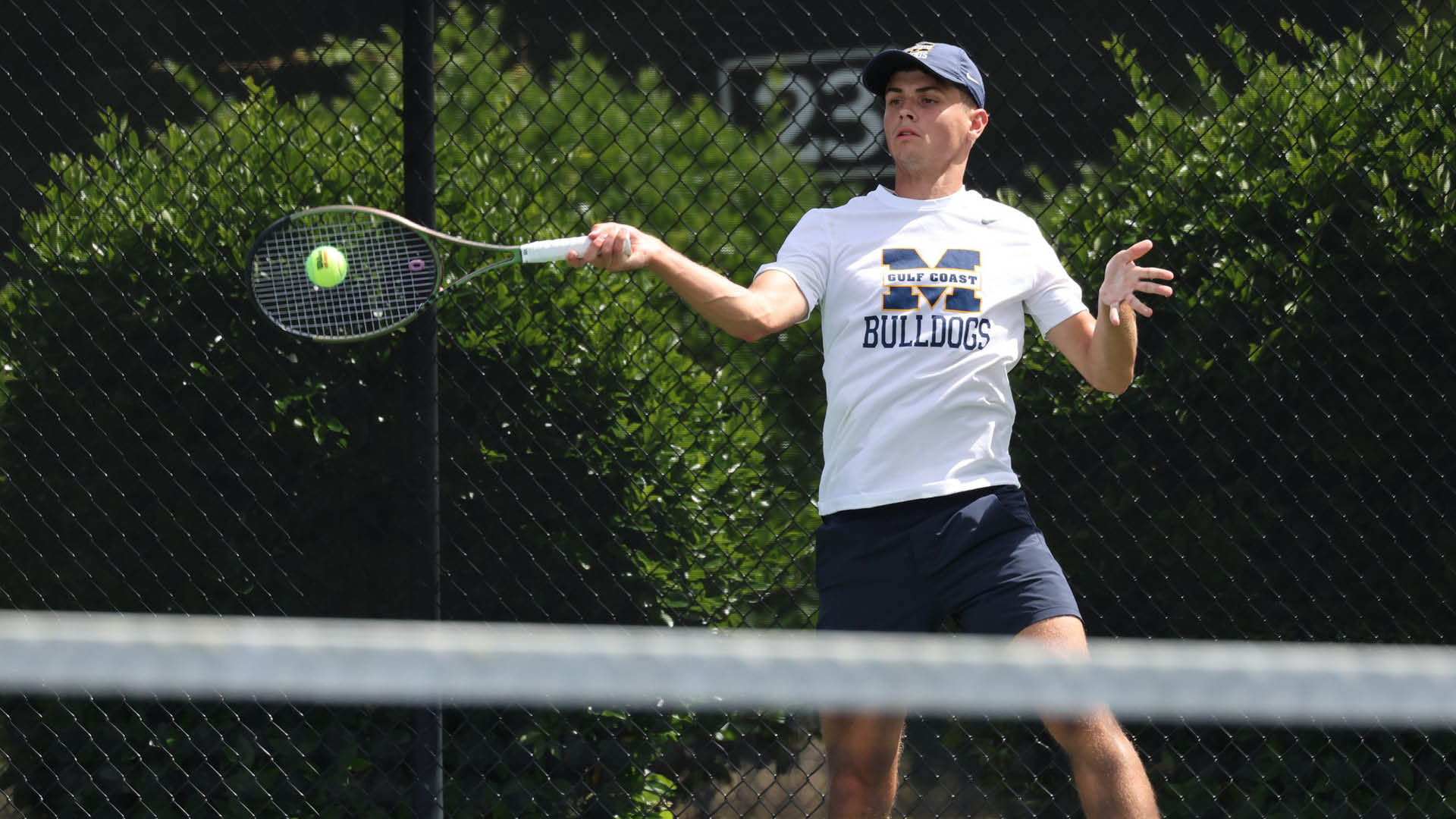No. 15 Bulldogs win nine matches on long opening day