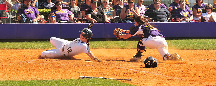 No. 3 Lady Bulldogs fall in region opener