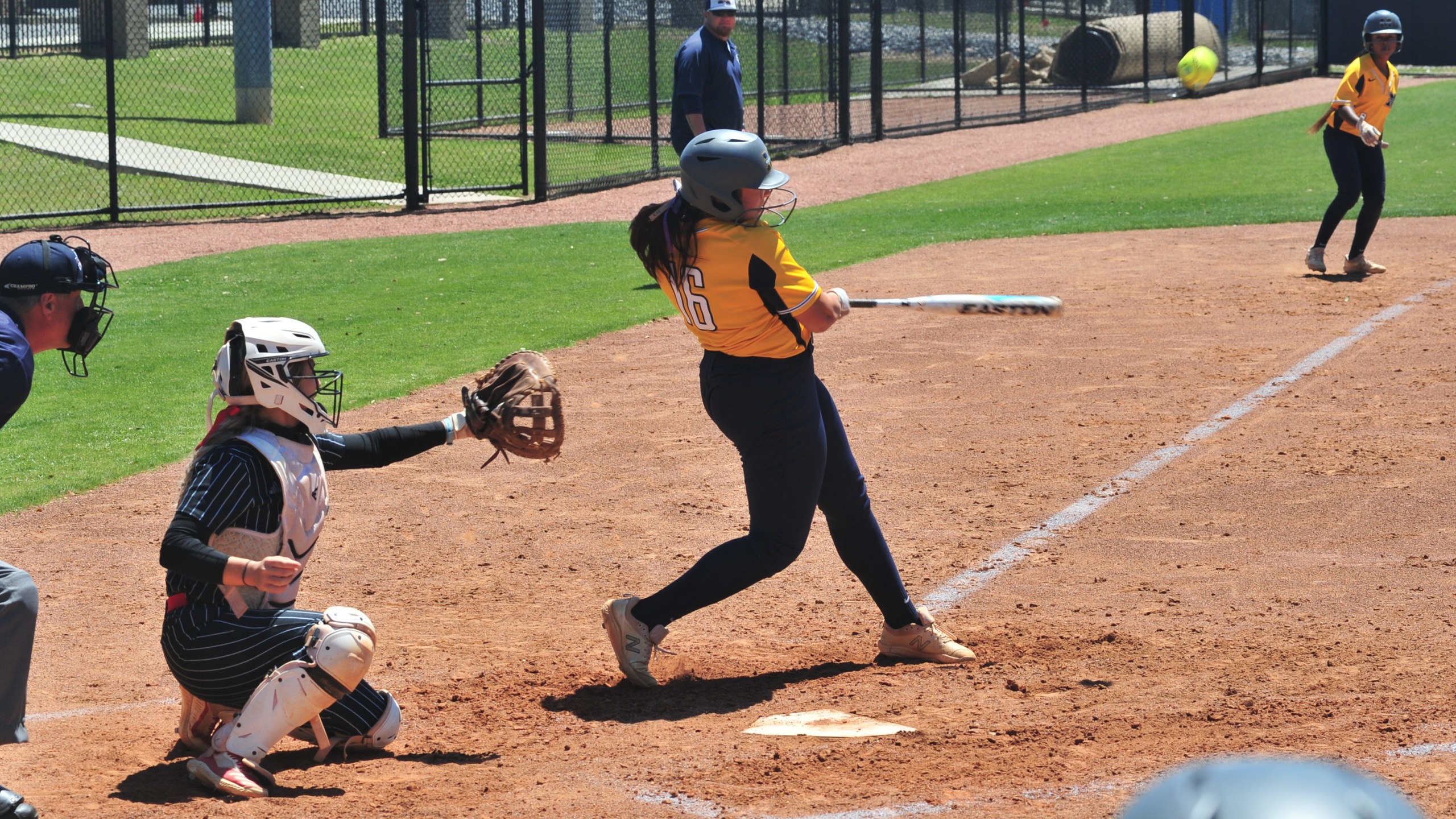 Bulldogs can&rsquo;t grab split vs. No. 5 Jones