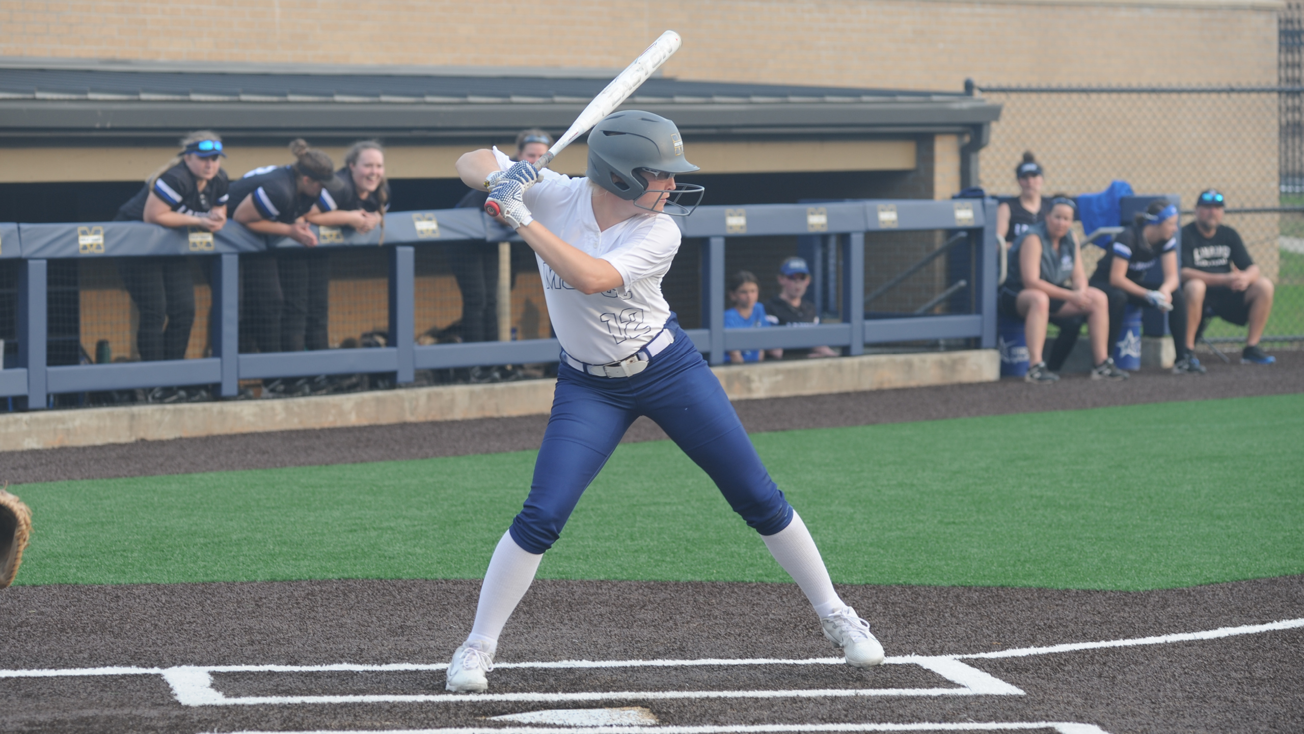 Plummer's walk-off caps Bulldogs sweep
