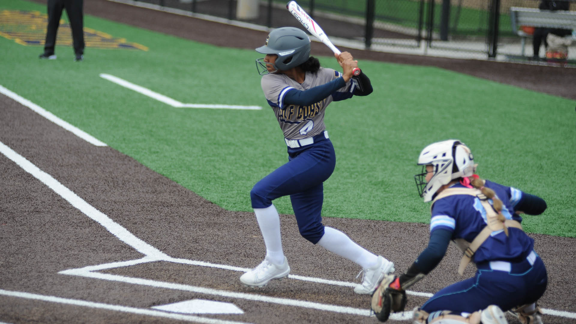 Bulldogs rally late for split