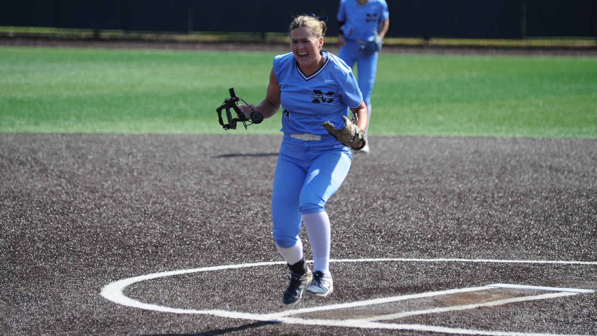 Bulldogs upset No. 3 JC, settle for split