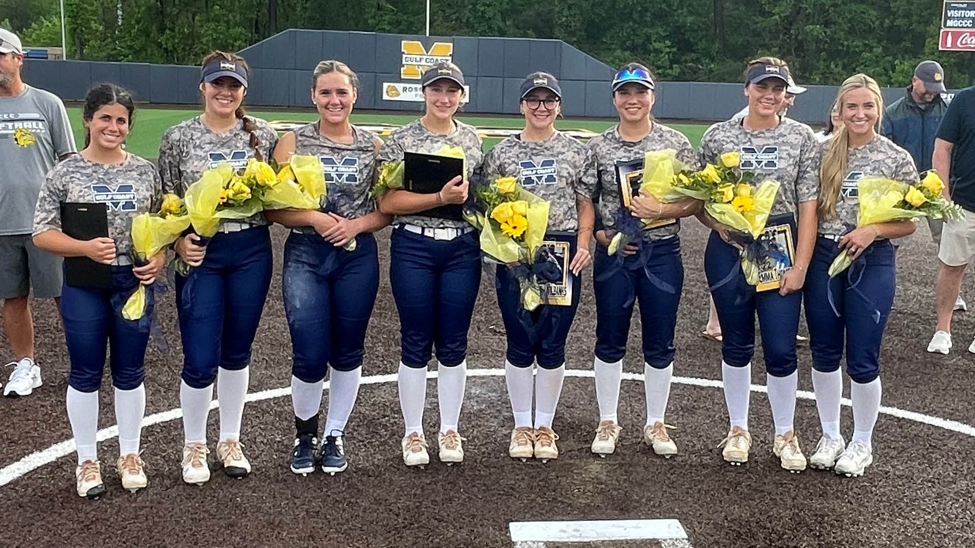 Bulldogs split on Sophomore Day