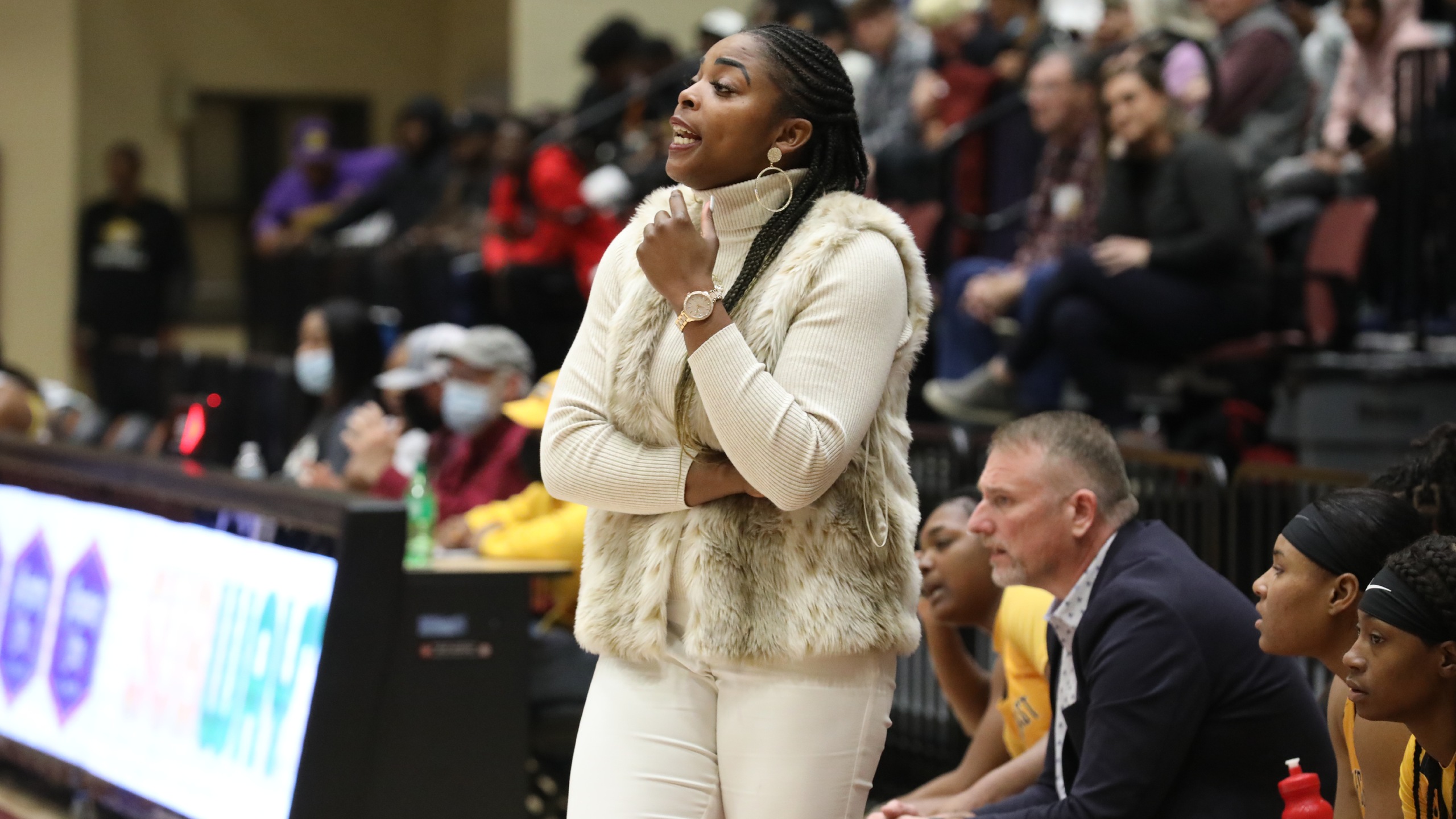 Bulldogs hit road for makeup game