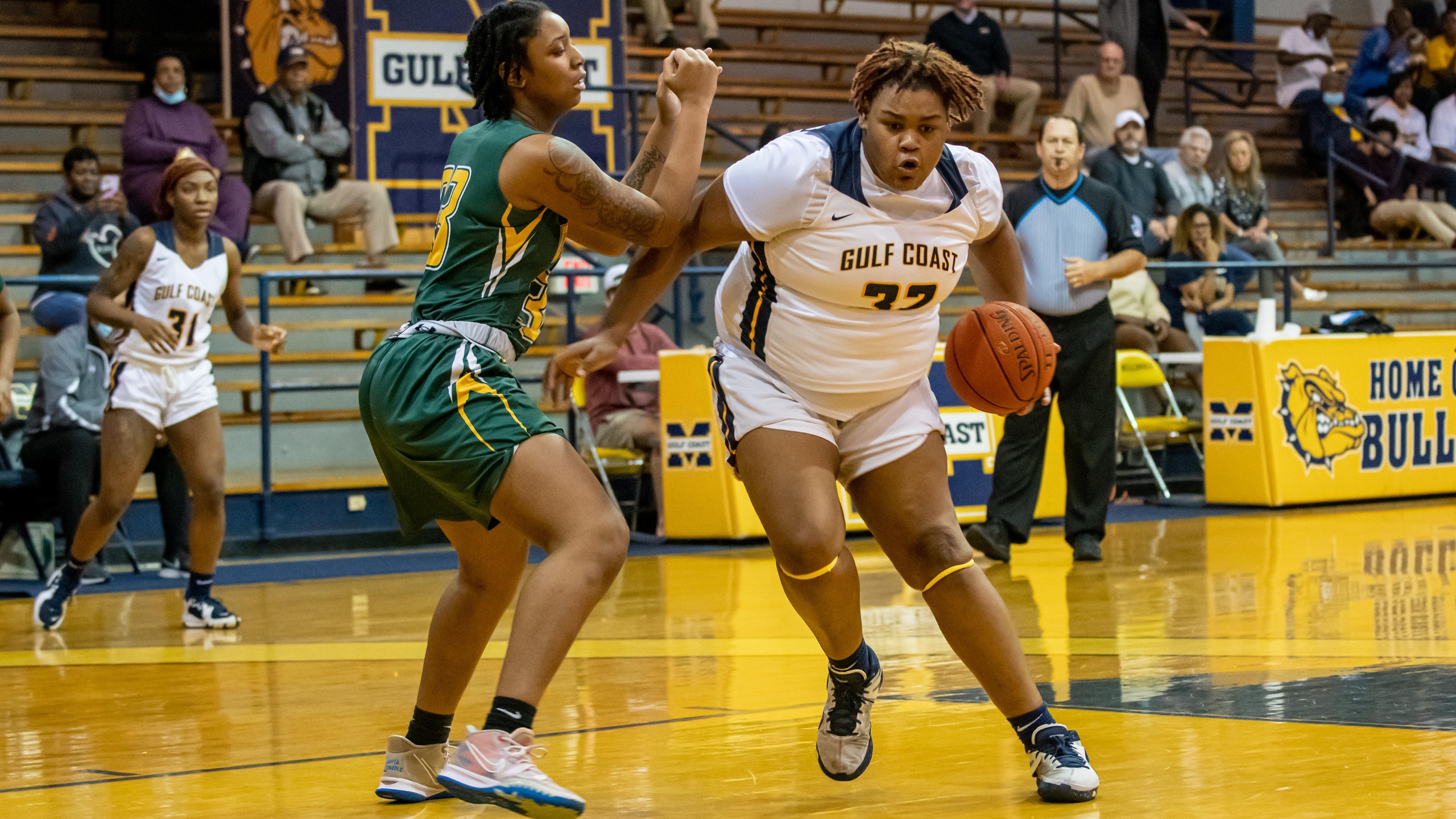 Bulldogs close out EMCC with 10-0 run