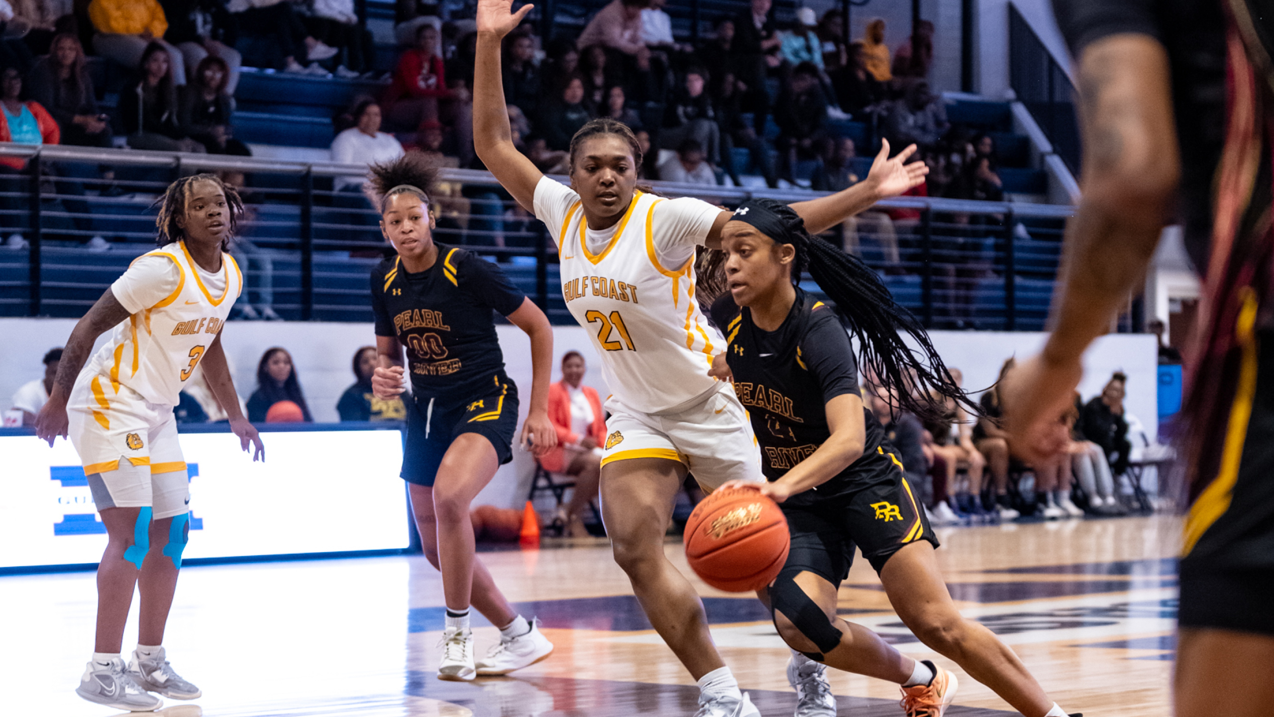 Gulf Coast pulls away early at Utica