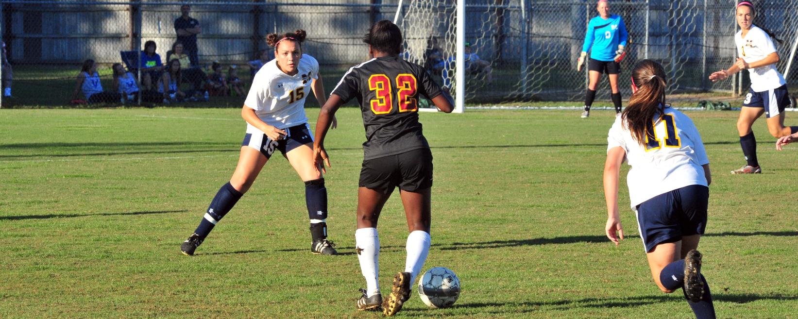 Lady Bulldogs shock No. 17 Jones County