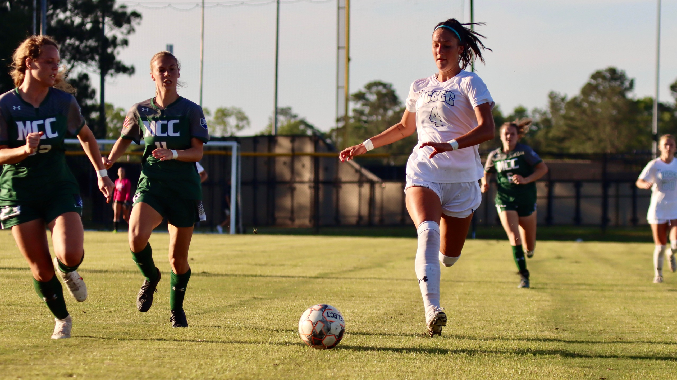 Bulldogs batter Eagles 4-0