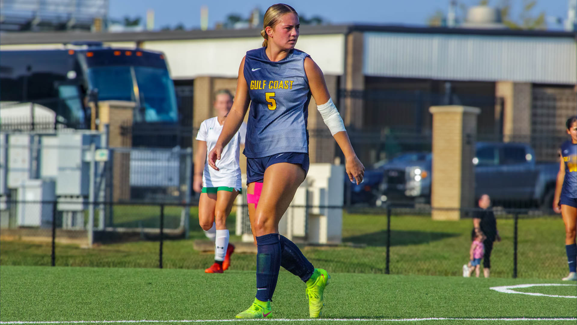 No. 5 Bulldogs clinch home playoff game