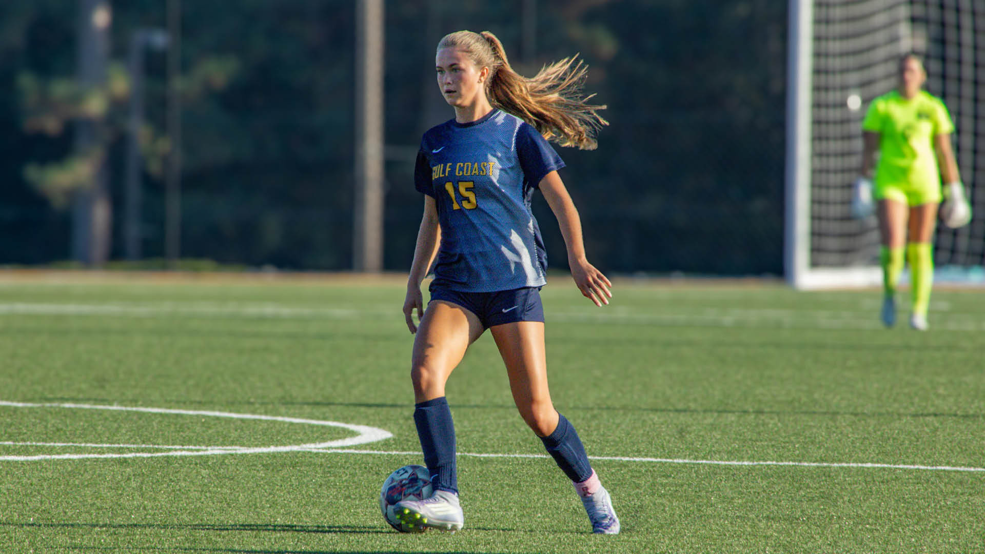 No. 5 Bulldogs advance with 2-1 win