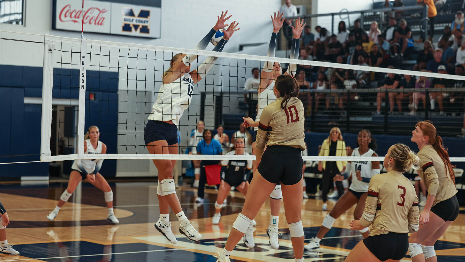 Bulldogs beat Southwest in 4 sets